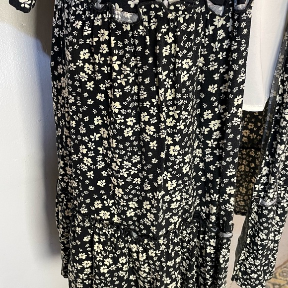 #0223 Maurices Black/Ivory/Grey Floral Kimono Sections w/ Ruffle accents-S - Picture 5 of 10